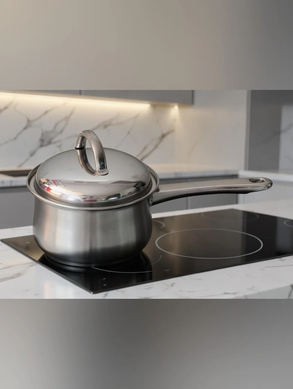 2 Quart Chef's Mark Cookware Stainless Steel Saucepan Bell-Shaped Body With Lid.